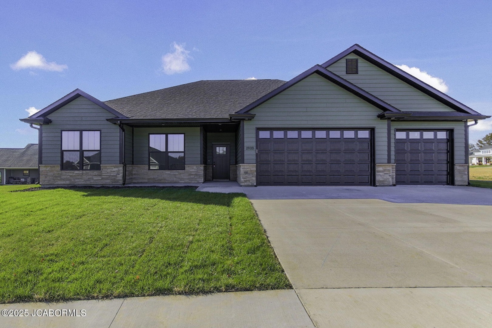 2103 Vinny Ave, Moberly, MO 65270 - photo 1