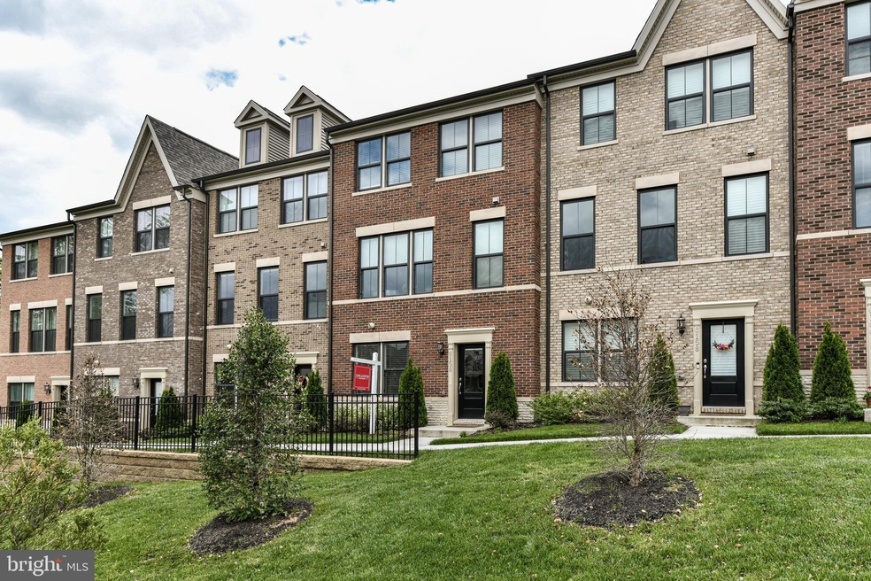 6156 Carey Park Ln, Falls Church, VA 22041 - photo 1