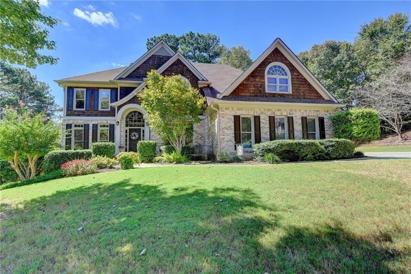 Front exterior - 3 sides brick