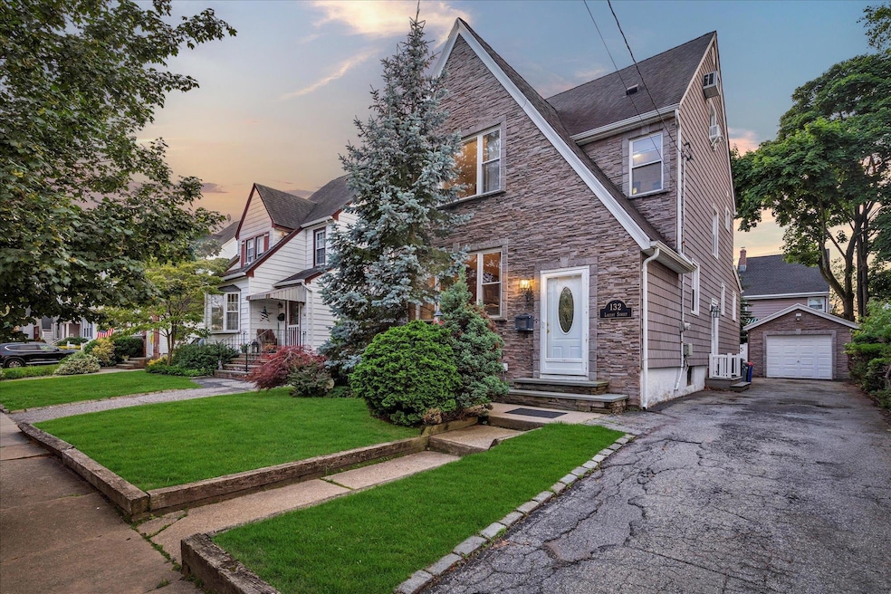 Sold $705,000 • Co-Listing Agent