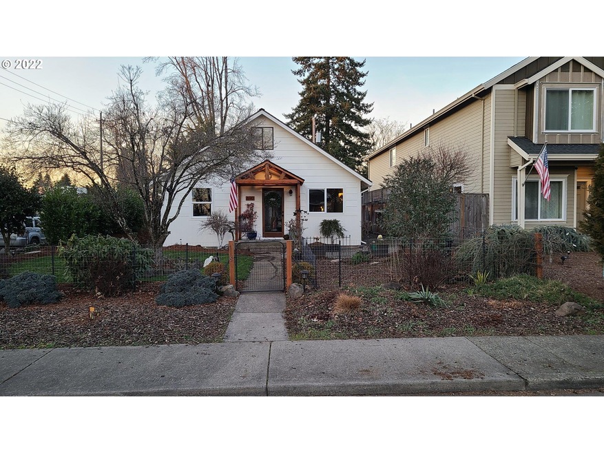 690 NW 4th Ave, Canby, OR 97013 - photo 1