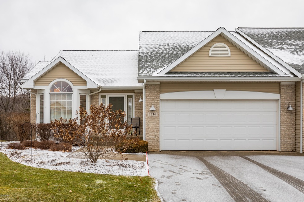 1934 Dunlin Ct NE unit 14, Grand Rapids, MI 49505 - photo 1