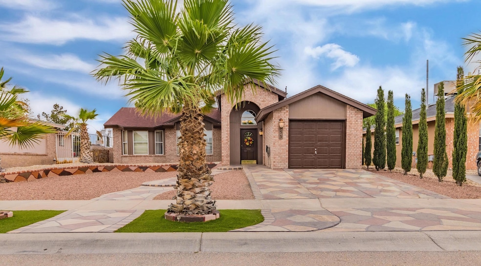 453 Las Palomas Dr, Horizon City, TX 79928 - photo 1