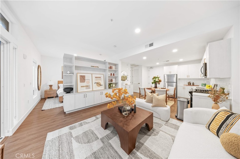 709 E Walnut St unit 222, Pasadena, CA 91101 - photo 1