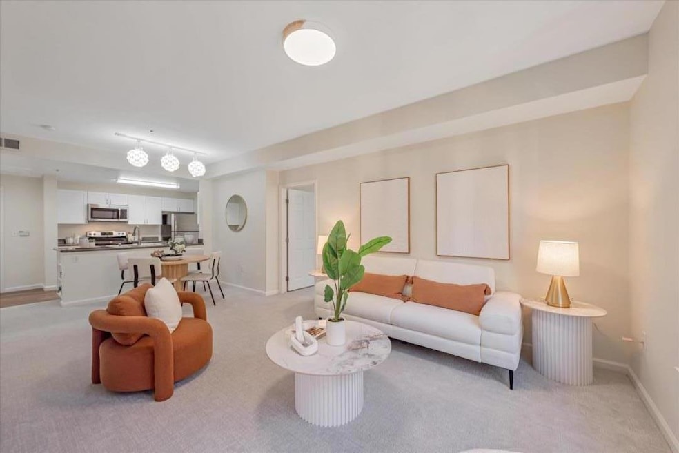 Sold $800,000 • Co-Listing Agent