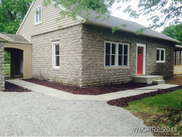 40 Riverside Dr, Wapakoneta, OH 45895 - photo 1