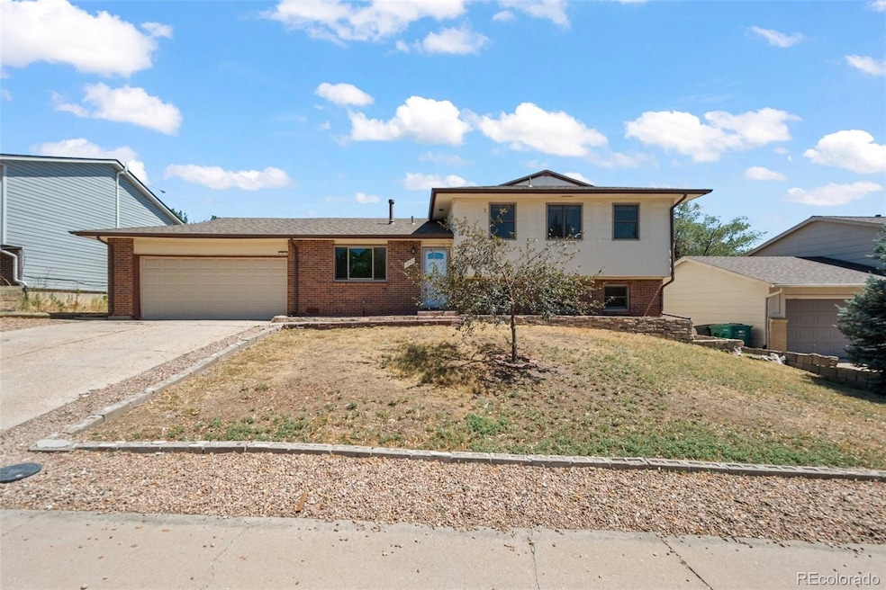 1760 S Ouray Ct, Aurora, CO 80017 - photo 1