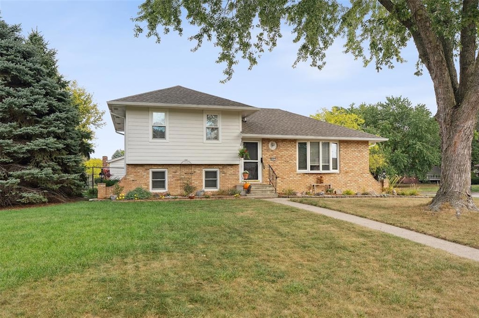 For Sale $304,900 • Co-Listing Agent