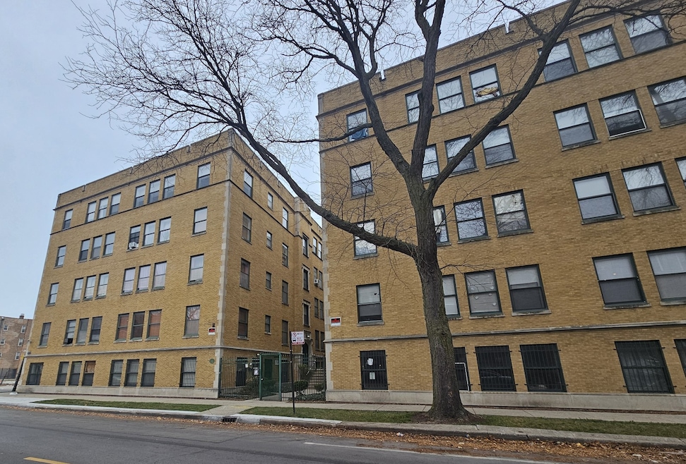 7203 S Yates Blvd unit 1A, Chicago, IL 60649 - photo 1