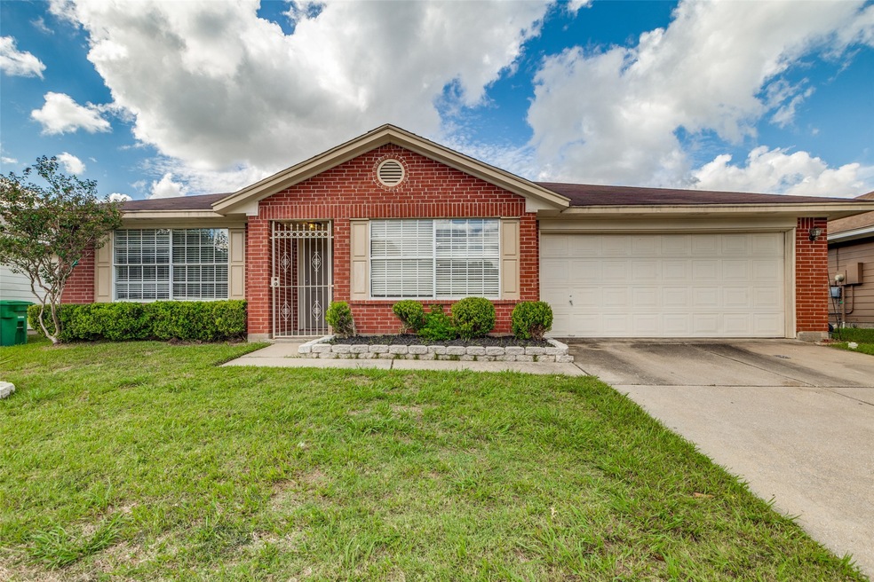 10926 Malden Dr, Houston, TX 77075 - photo 1