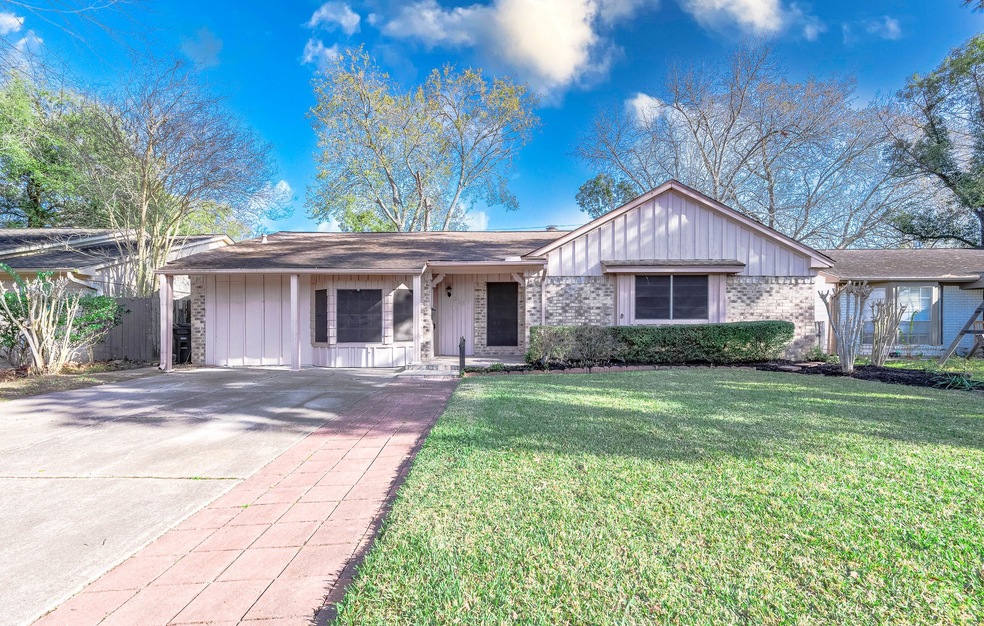 313 Sycamore St, Alvin, TX 77511 - photo 1