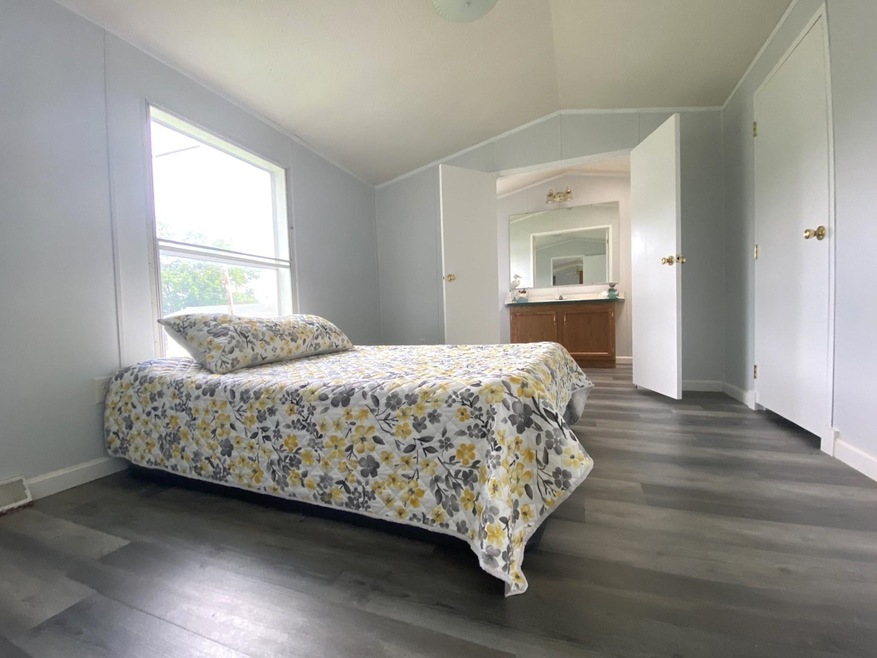 596 S Barre Rd unit 8, Barre, VT 05641 - photo 1