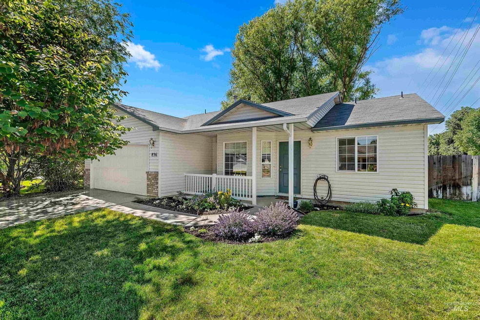 836 S Chestnut St, Nampa, ID 83686 - photo 1