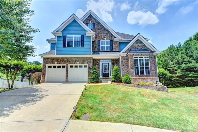 Welcome home, Large lot, wonderful curb appeal fro