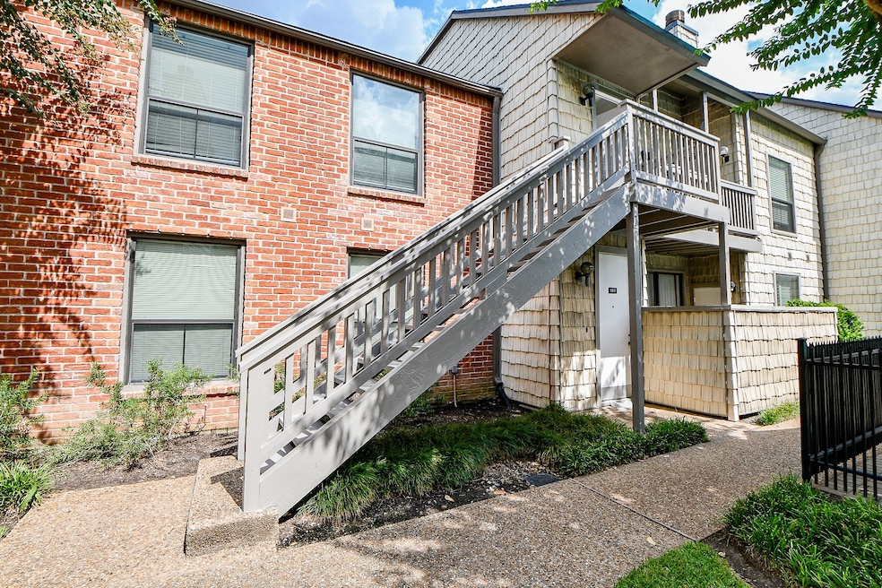 2829 Timmons Ln unit 190, Houston, TX 77027 - photo 1