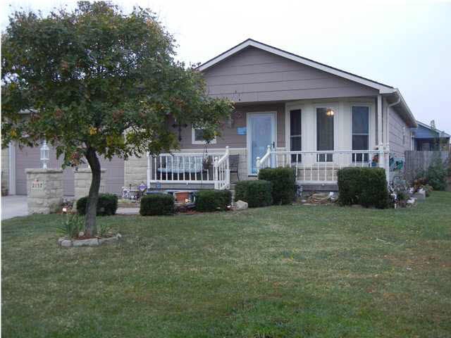 Great curb appeal with nice landscaping.