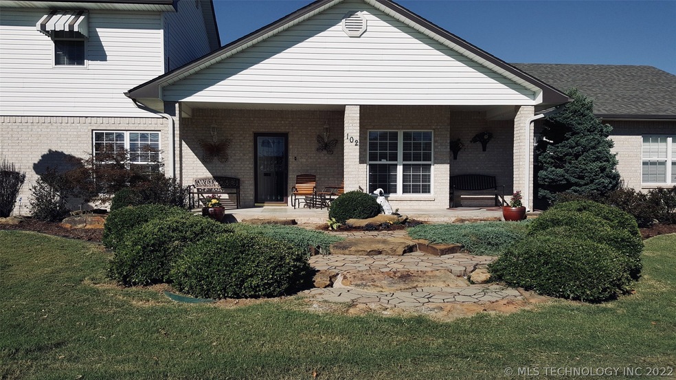 102 Janeway Dr, Eufaula, OK 74432 - photo 1
