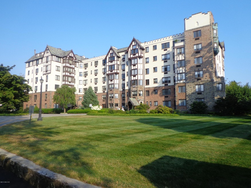 Greenwich Lodge unit 6B, Greenwich, CT 06830 - photo 1