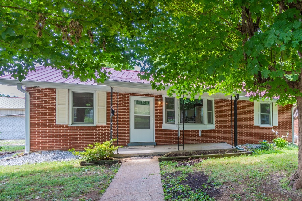 303 S Russell St, Portland, TN 37148 - photo 1