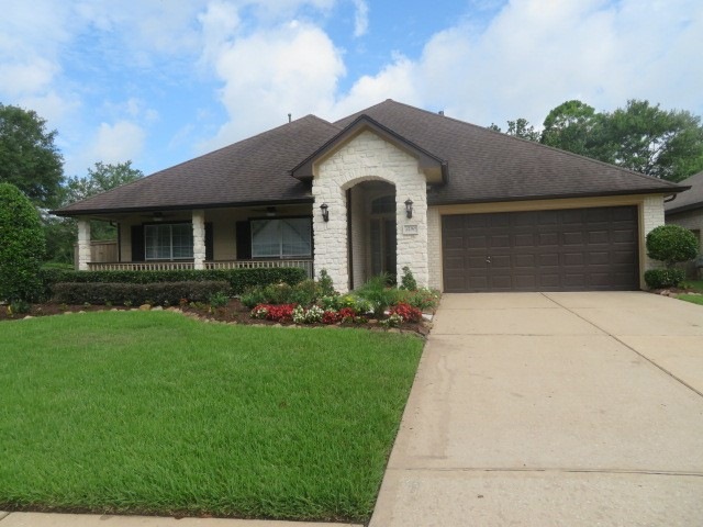 1490 Garden Lakes Dr, Friendswood, TX 77546 - photo 1
