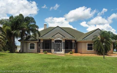 555 Holmes Ave, Lake Placid, FL 33852 - photo 1