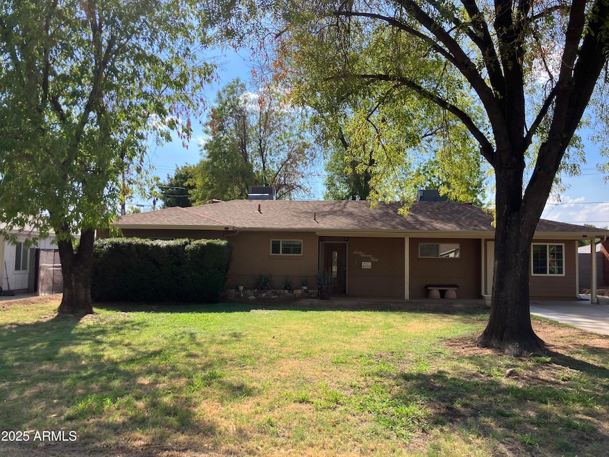 6750 N 11th Place, Phoenix, AZ 85014 - photo 1