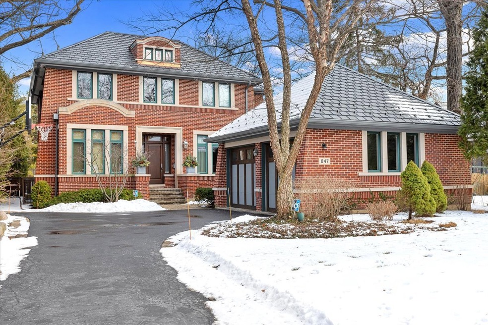 Sold $2,425,000 • Co-Listing Agent