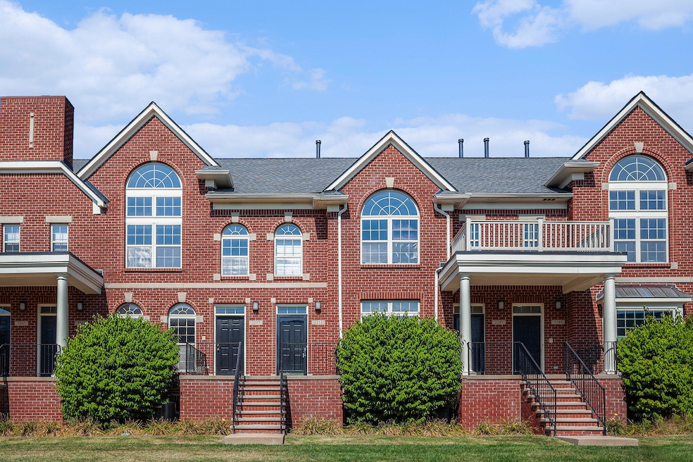 3253 Newbury Place unit 19, Troy, MI 48084 - photo 1