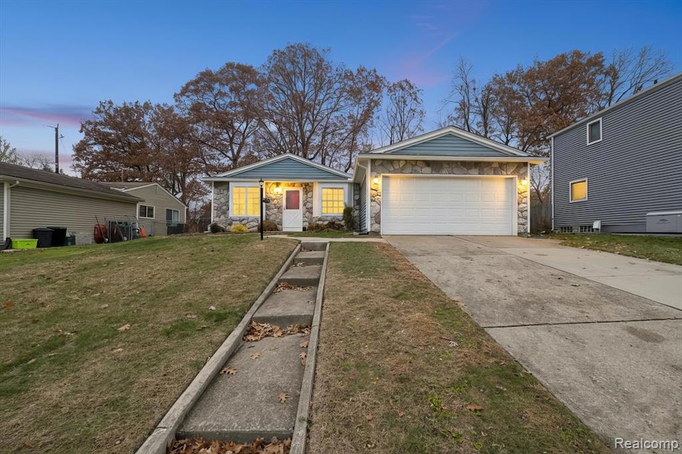 For Sale $324,900 • Co-Listing Agent