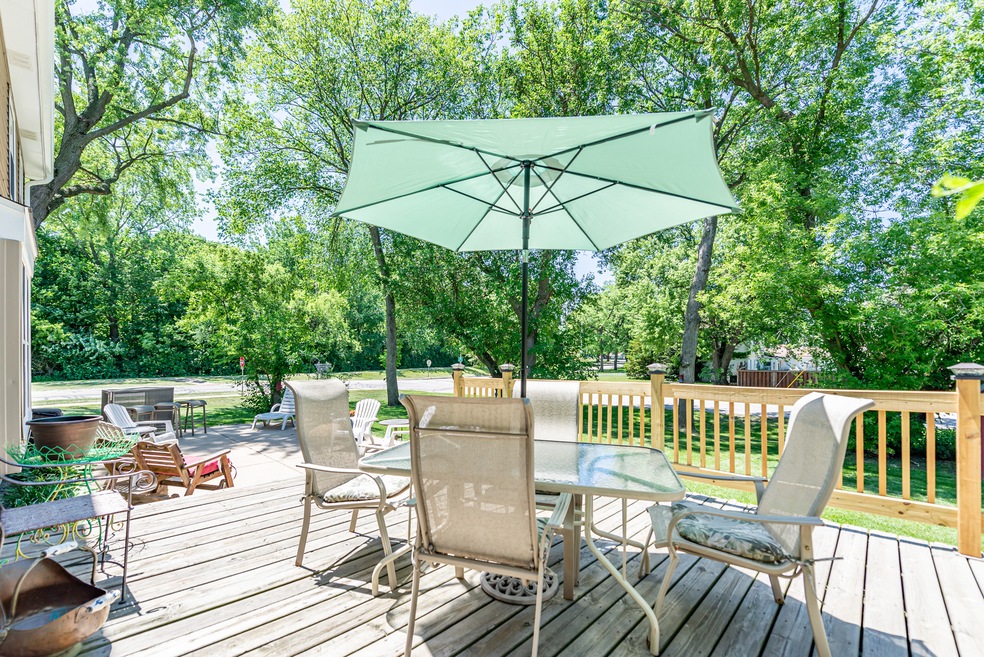 95 Cottonwood Cir, Batavia, IL 60510 - photo 1