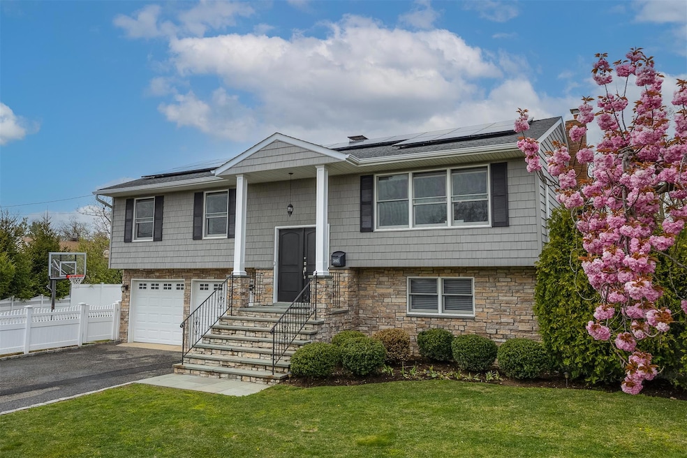 Sold $850,000 • Co-Listing Agent