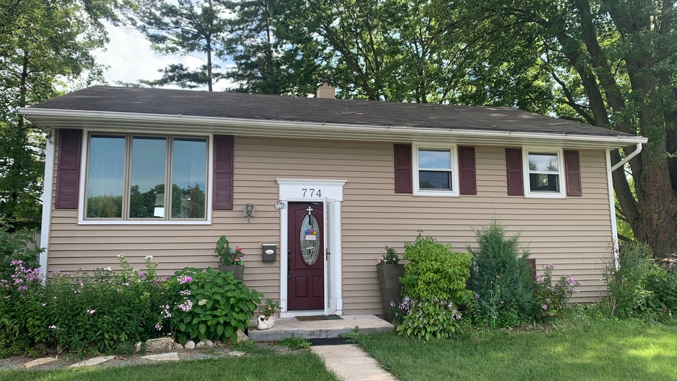774 Crestwood Dr, Aurora, IL 60506 - photo 1