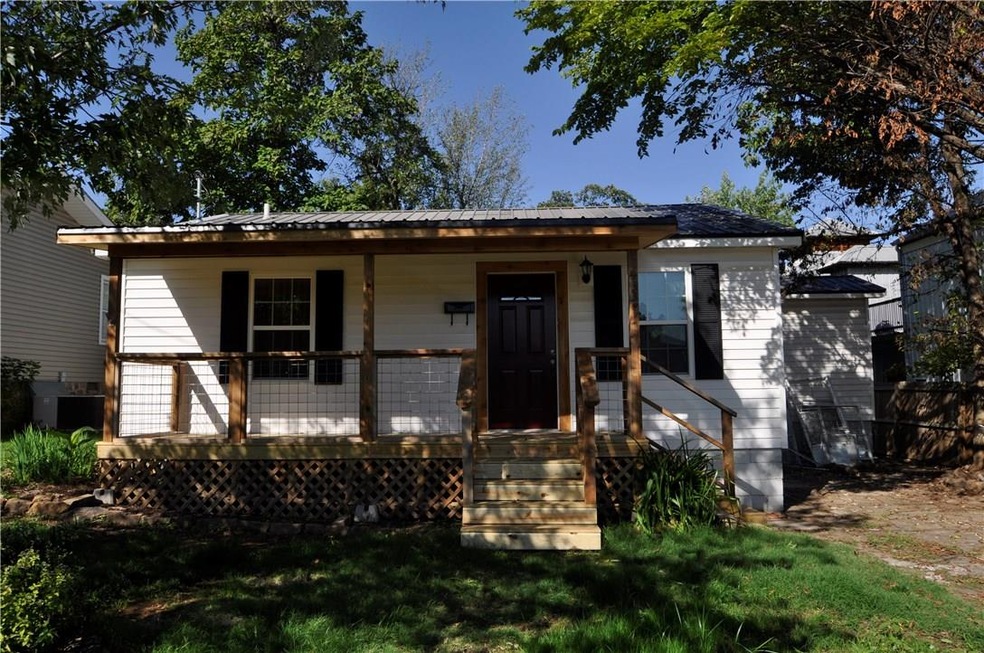 933 N Oakland Ave, Fayetteville, AR 72701 - photo 1