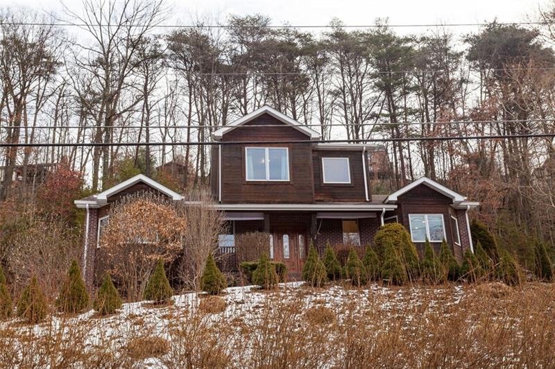 Welcome to 2572 Wexford Run Road in Franklin Park!