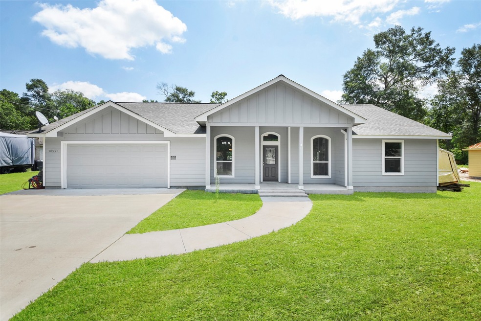 10997 Royal Cir, Cleveland, TX 77328 - photo 1