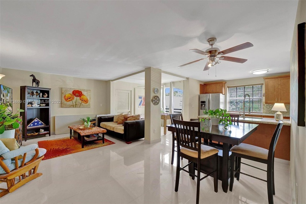 3559 Magellan Cir unit 327, Miami, FL 33180 - photo 1