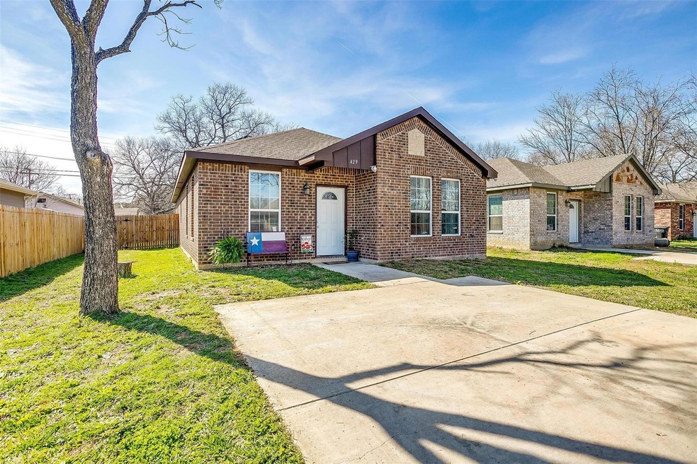 429 Sabine Ave, Cleburne, TX 76031 - photo 1