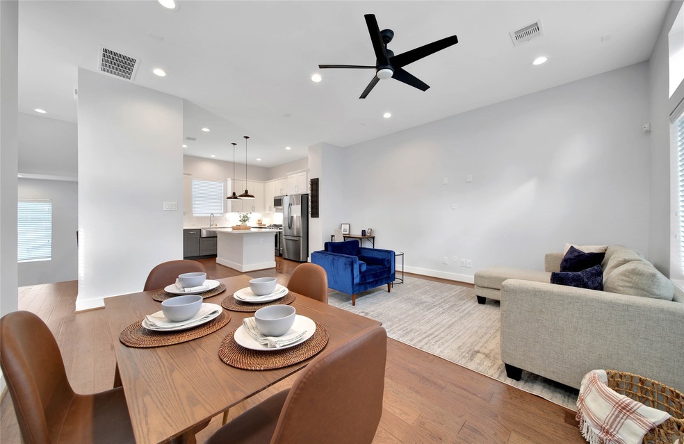 622 E Janisch Rd unit M, Houston, TX 77022 - photo 1