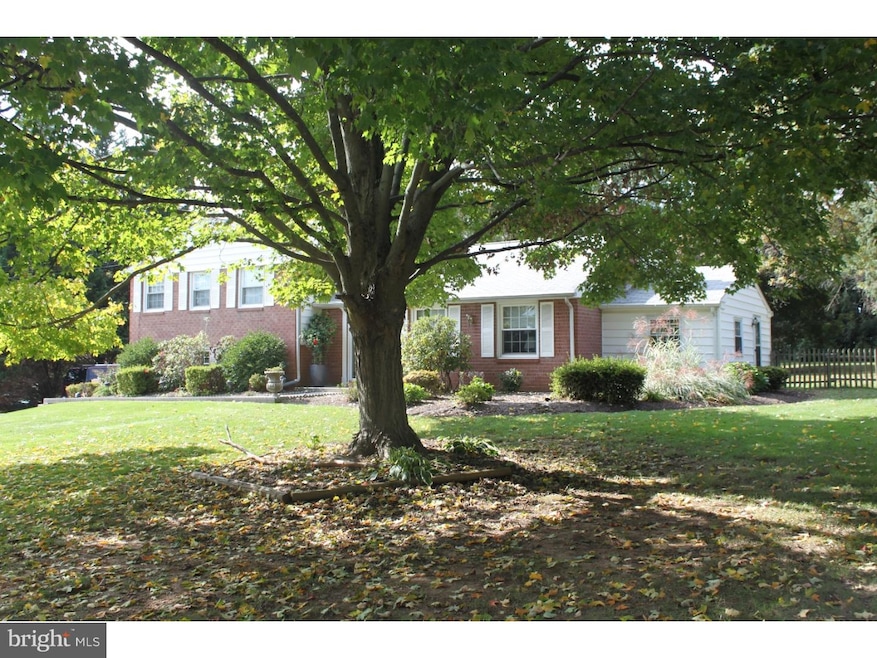 1316 Anthony Wayne Dr, Wayne, PA 19087 - photo 1