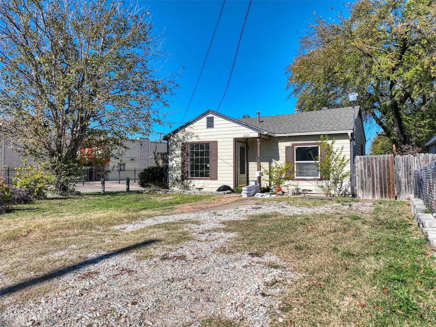 2222 Houston St, Grand Prairie, TX 75050 - photo 1