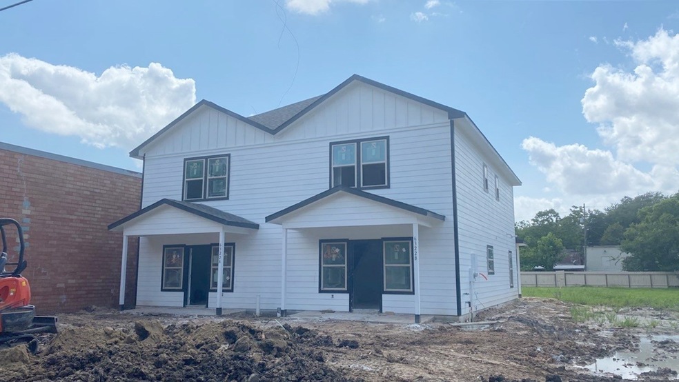 1029 Calvin Ave, Houston, TX 77088 - photo 1