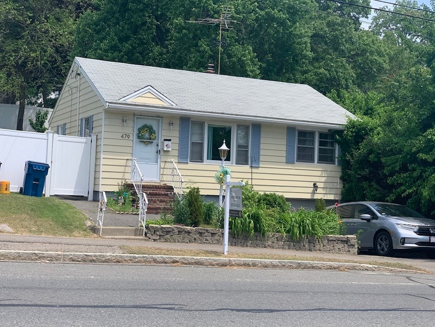 479 Riverside Dr, Lawrence, MA 01841 - photo 1