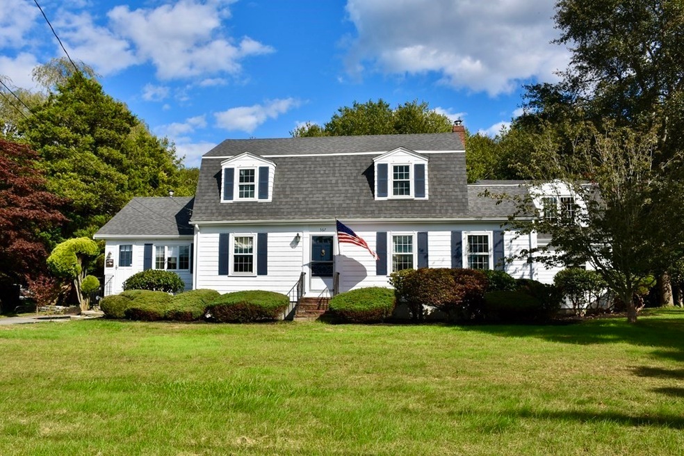 567 Smith Neck Rd, South Dartmouth, MA 02748 - photo 1