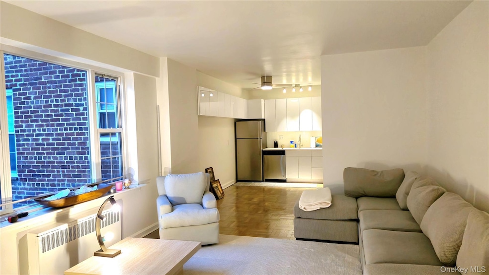 Courtyard Manor unit 3L, New Rochelle, NY 10805 - photo 1