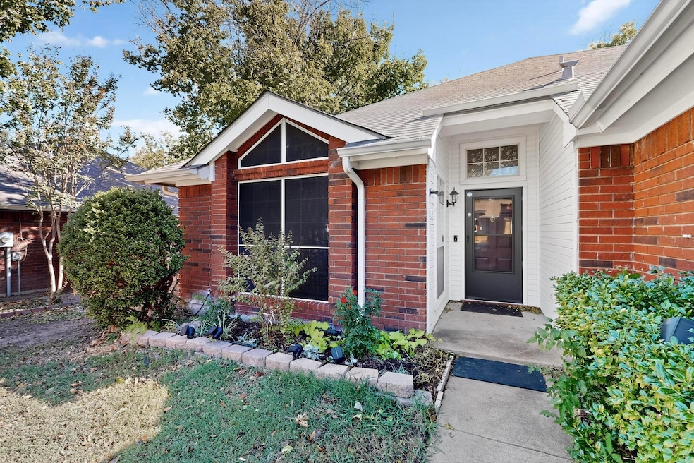 821 Parkwest Blvd, Saginaw, TX 76179 - photo 1