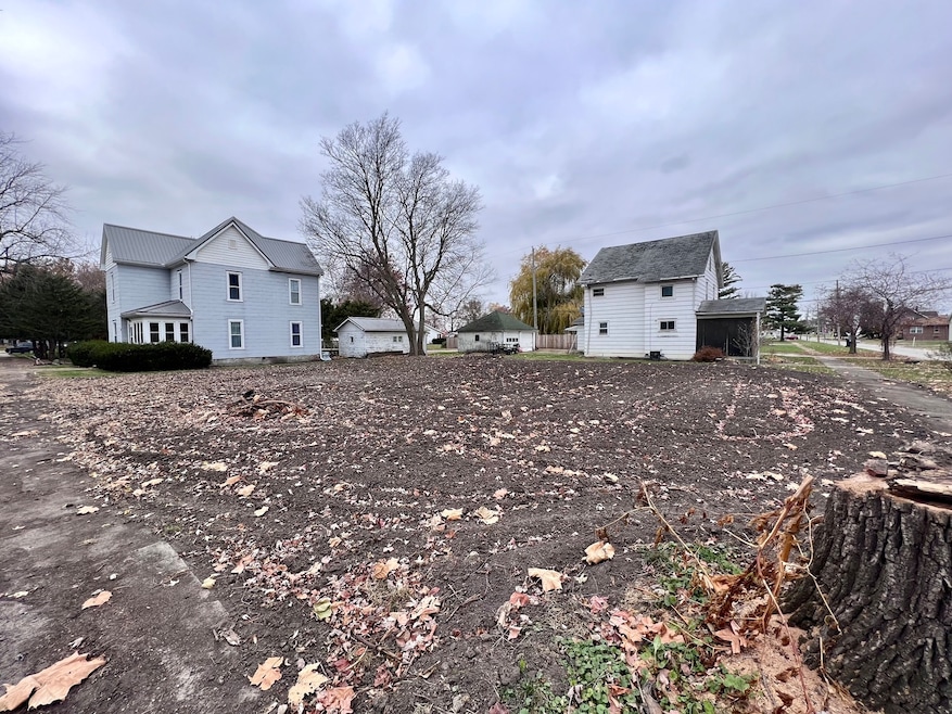 201 W Shute St, Newman, IL 61942 - photo 1