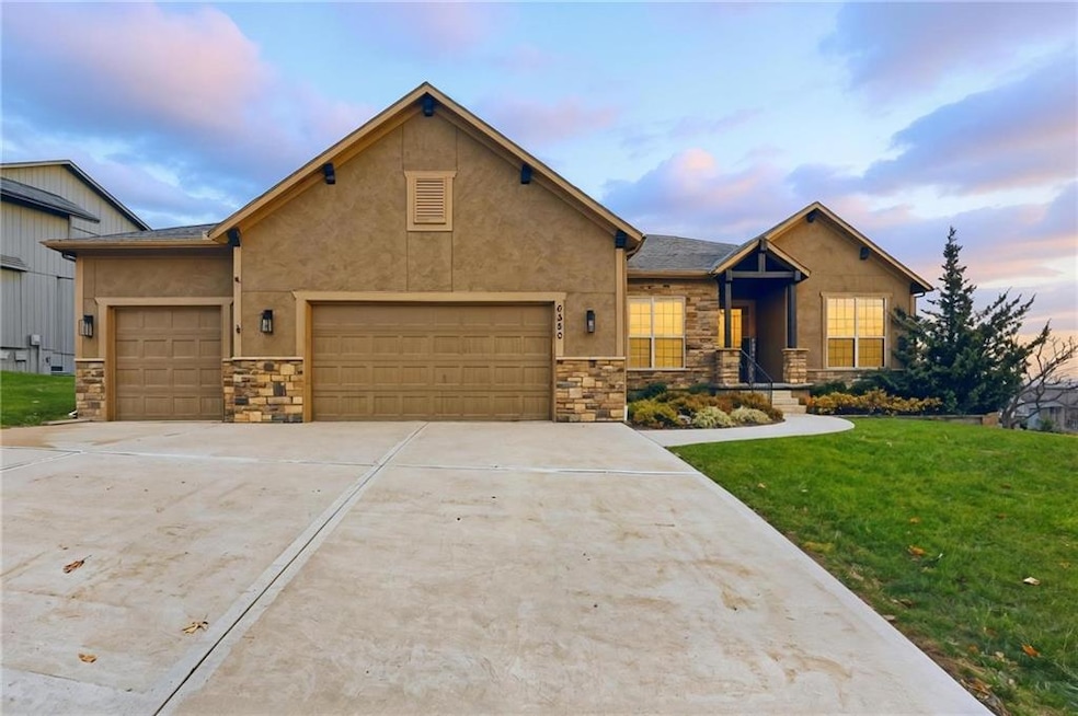 5920 S National Dr, Parkville, MO 64152 - photo 1