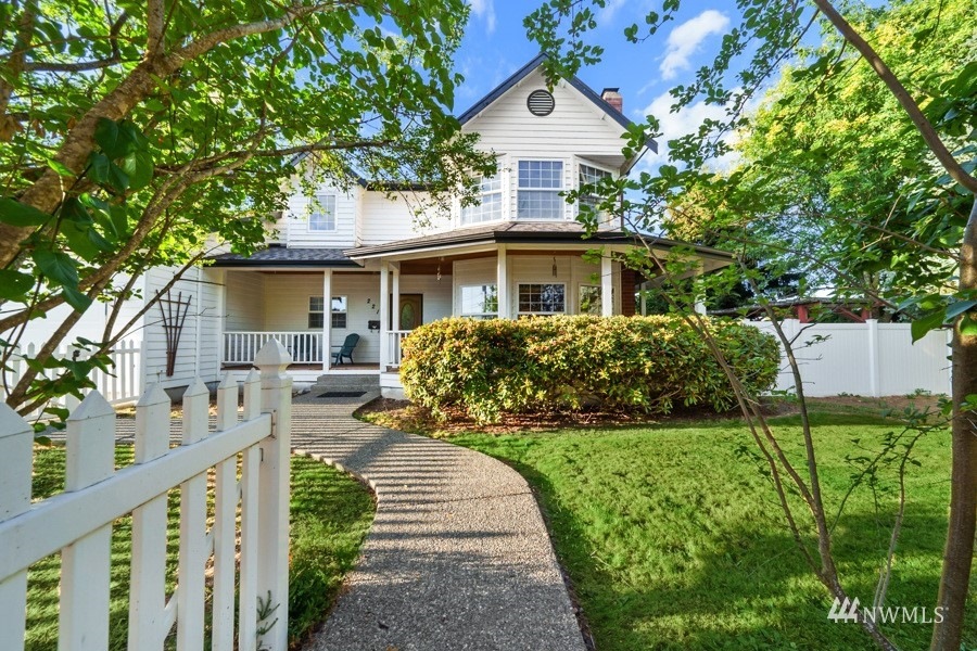 2219 Kibler Ave, Enumclaw, WA 98022 - photo 1