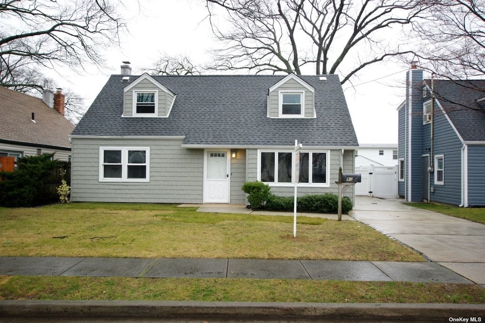 90 Oceanview Ave, Valley Stream, NY 11581 - photo 1