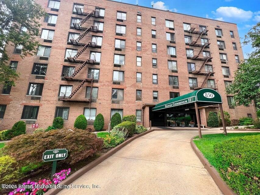 850 Howard Ave front photo